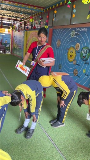 Our UKG stars are building focus and confidence with the fun activity “Balance the Book.” 🎒📖