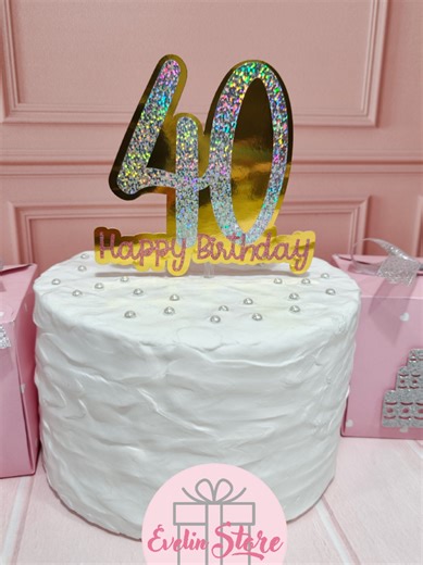 Cake Topper para cumpleaños 🎂 Realizamos la temática que necesites Los esperamos en servis camelinas local 83 💖 Morelia Michoacán #moreliamichoacán #pasteleria #cumpleaños #morelia #40años