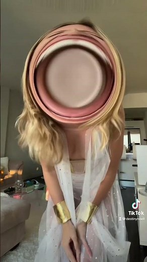 Day 3/31!! My mood when my friends won’t wear cute Halloween costumes with me 😓