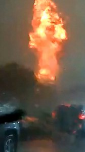 A dashcam caught the moment lightning exploded into a fireball in South Carolina, causing power outages and stalling traffic for hours. | DW News