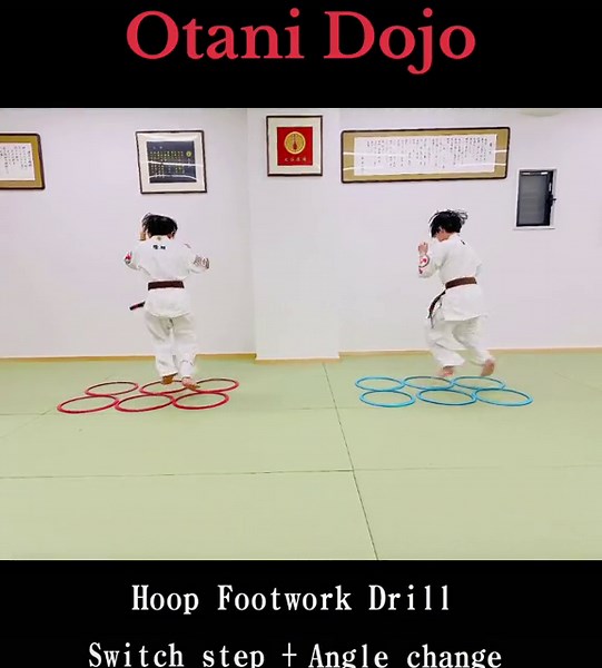 @otani_dojo Footwork drill orthodox and southpaw Coordination and agility training 大谷道場 クラス風景 フープ・フットワークドリル スイッチ・ステップ アングルチェンジ #真国際武道空手道協会 #ibka #大谷道場 #空手キッズ #習い事教室 #無料体験 #尼崎市 #稲葉荘 #大島小学校 #組手 #fullcontactkarate #フープ #フープトレーニング #ラダー #ラダートレーニング #hoopfootwork #ladderdrills #footworkdrill