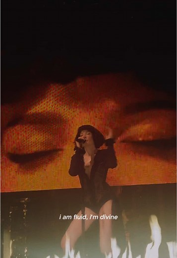 Halsey performing Arsonist live from the For My Last Trick tour ৡ⋆｡° #formylasttrick #halsey