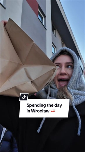 Spending a day in Wroclaw whilst visiting my grandparents in Poland 🇵🇱 Polish LOVE their bakeries and fresh buns for breakfast so I promised my little cousins we’d go first thing in the morning before going to Wroclaw for the day 🥯🍩 My little town has quite a few of them so we went on a morning hunt before catching the train to Wroclaw which takes about 30mins. 🚝 First stop was Wroclavia, a massive shopping centre right next to the train station. 🛍️ Next to Sky Tower which is a newer ish b