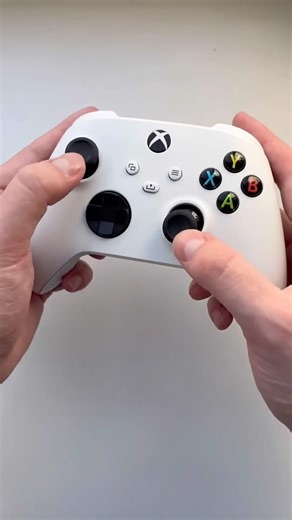 🎮 Which is better: Dualsense vs. Xbox controller? | WHICH CONTROLLER IS BETTER?! #ps5 #xbox