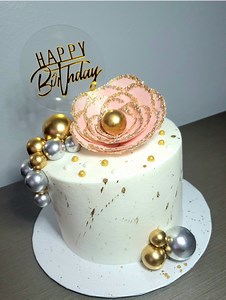 398K views · 6.6K reactions | Simple & Elegant Cake Tutorial  Almond Cake With Guava Filling Gold & Silver Spheres Rice Paper Flower Que lo disfruten!!! 殺 Les comparto el link donde pueden encontrar varios de los artículos que utilizo como decoración. https://www.amazon.com/shop/bakinglabbygretchen | Baking Lab by Gretchen | Facebook