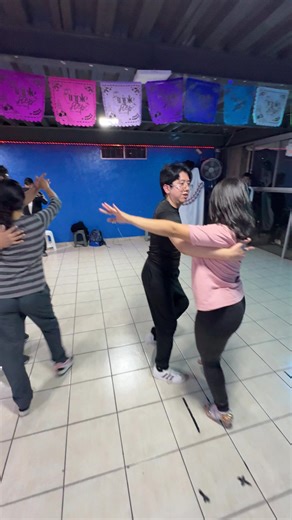 ✨🔥 ¡REGRESAMOS A CLASES Y ABRIMOS GRUPOS NUEVOS! 🔥✨ 💃🕺 SALSA ESTILO LÍNEA – GRUPO NUEVO 📅 Lunes y Miércoles ⏰ 7:00 PM 🎉🎉 INICIAMOS ESTE MIÉRCOLES 7 DE ENERO 🎉🎉 ✨ Primer día de clases ✨ Grupo desde cero ✨ Ideal para retomar o empezar a bailar 💰 Costo por clase: $65 pesos 📍 Triple Step Dance Studio 📌 Boulevard Coacalco 104, frente al Colegio Montessori 📲 Mándanos un mensaje al: 📞 55 8330 5274 🔥 Ambiente divertido 🔥 Clases dinámicas 🔥 Técnica, estilo y mucha actitud ✨ Nuevos grupos