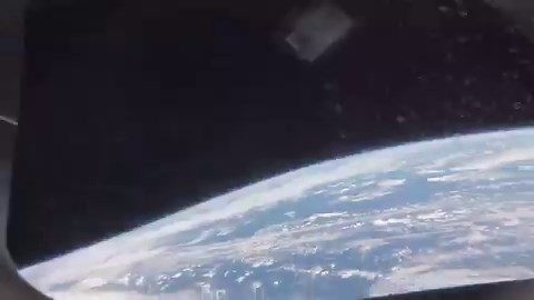 Atmospheric re-entry of NASA’s Orion (Artemis 1) looks insane at 20x speed. Here is the entire 25-minute descent in just 1 minute 15 seconds. Credit: NASA