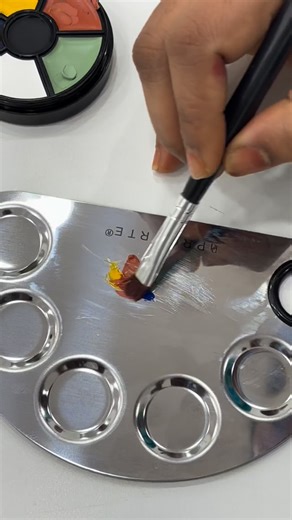 Bhanupriya on Instagram: "Colour theory And foundation mixing class 😊. Join us next upcoming classes create your own foundation shade 🔥"