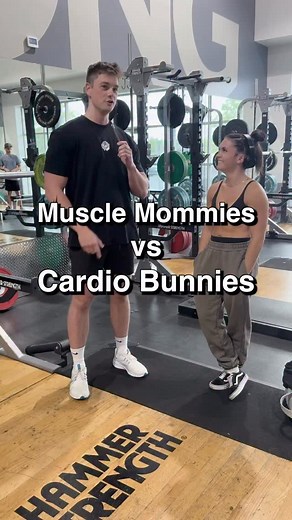 Do men prefer muscle mommies or cardio bunnies? #gym #gymgirls #gymmemes | Rose Lifting