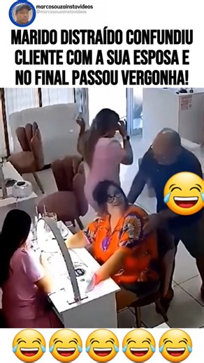 Marcos Antonio Souza on Instagram: "Marido distraído beijou cliente achando que era a sua esposa e todas a mulheres junto com a esposa dele começaram a rir sem parar no salão de beleza."