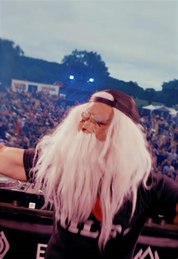 Who’s afraid of Vladimir??? I’ve been fascinated with Russian gopnik culture for years — it’s hilarious and absurd in equal measure. I wrote these lyrics a long time ago, but could never quite figure out how to make them work musically. Then I pushed the tempo all the way down to 180 BPM, and suddenly it clicked. Just like the culture itself, I wanted the track to sound hard and aggressive on the surface, while actually being a complete joke if you think about it. VLADIMIR is out now and availab