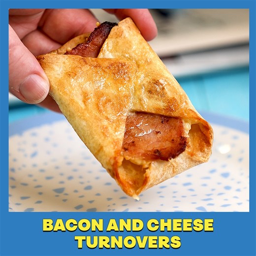 28K views · 41 reactions | Delicious hot or cold! 拾 BACON AND CHEESE TURNOVERS 燎❤️  15 mins prep time 菱 19 mins cook time  114 kcal per portion 流 Freezable  Ingredients: 2 low calorie tortilla wraps 8 bacon medallions 80 g reduced fat cheddar 1 medium egg beaten FULL RECIPE  https://pinchofnom.com/recipes/bacon-and-cheese-turnovers Our NEW cookbook Pinch of Nom: Slow Cooker is available to pre-order NOW https://amzn.to/3XyotQG | Pinch of Nom | Facebook