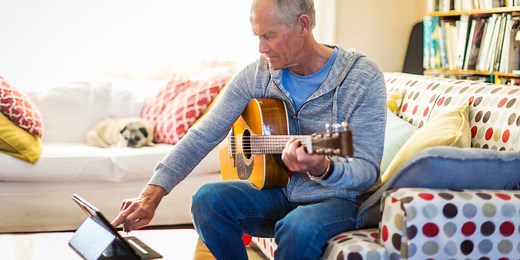 How to loop a YouTube video on a computer or in the mobile app