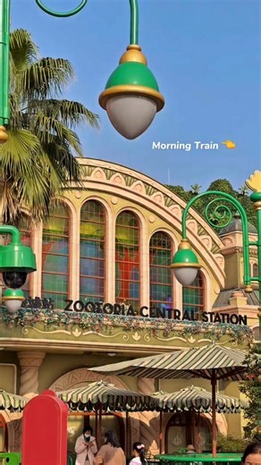 Did you know the Zootopia train does this ? 🚆👀 It’s the little details for me ✨ 📍Shanghai Disneyland #shanghaidisneyland #zootopia #zootopialand #zootopia2 #fypage #fyp | Lee Michelle