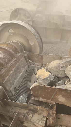 2.2K views · 17 reactions | Real Rock Crushing — Hammer Strikes Splitting Stone #stonecracking #outdoorwork #manualcrusher | Anna Luis | Facebook