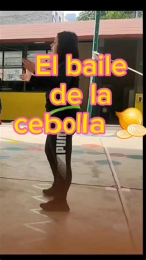 Canto motriz de calentamiento "El baile de la cebolla". #letra Este es el baile de la cebolla, primero se pela y luego a la olla y si la cebolla te hace llorar, limpiáte los ojos y ponte a... #educaciónfísica #educacioninfantil #education #preescolar #primaria | Movimiento con Sentido
