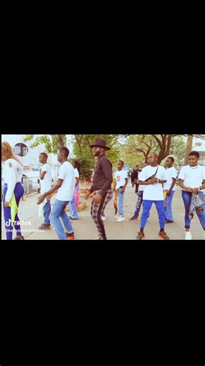 Somali Makeup Tutorials and Dance Trends