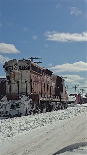 Train Blows Horns At Stupid Driver Blowing Through This Railroad Crossing!