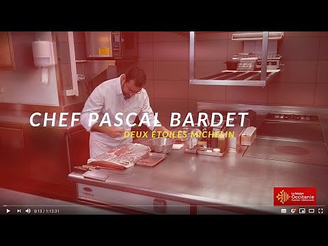 Selle d'agneau laiton farcie au vert avec sa galette d'herbes et son condiment au foie pilé