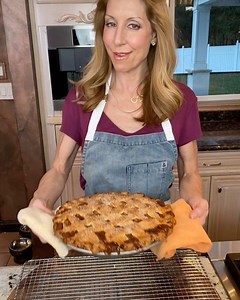 Apple Pie baby! . . . #applepie #thanksgiving #desserts #dessert #apple #appleofmyeye #pie #homemade #bakingfromscratch #foodies #becauseyoucan #cookingwithshereen | Cooking with Shereen