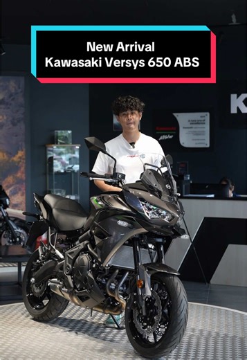 🔥 NEW ARRIVAL Kawasaki Versys 650 (Metallic Graphite Gray Y26) brand new ready stock! 💰 Sabah Selling Price: RM40,900 ONLY Whether city ride or highway adventure, the Versys 650 is designed to do it all. The perfect middleweight touring machine, built for daily riding, long-distance touring, and weekend adventures. ✅ 649cc Parallel-Twin Engine (Smooth & Powerful) ✅ 67PS Power with Strong Mid-Range Torque ✅ Adjustable Windscreen & Upright Touring Comfort ✅ TFT Meter with Smartphone Connectivity