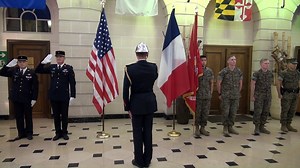 J-10 ARMISTICE Début du compte à rebours au son du troisième clairon de l’armistice, généreusement prêté par l’ONACVG et exposé pendant plusieurs jours à l’Ambassade des Etats-Unis à Paris. Surnommé « Clairon de la Victoire », il fut la propriété de Georges Labroche, clairon à la 1ère Compagnie du 19ème Bataillon de Chasseurs à pied. Après trois tentatives infructueuses de franchissement des lignes allemandes, le clairon Labroche fut désigné le 9 novembre 1918 pour accompagner le convoi qui trav