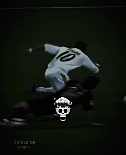 No one would stop Robinho #robinho #robinhoskills #skills #edit #footballtiktok #dribbling