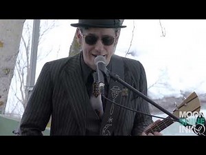 Tiny Porch Concerts | The Peculiar Pretzelmen [4K]