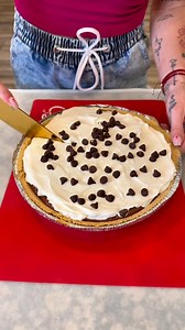 3.8K views · 17 reactions | Easy no-bake dessert I make the easiest and creamiest chocolate pie it's a must try!  This video was produced by Network Media and Kailee’s Kitchen | Flavor Blender | Facebook