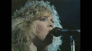 Stevie Nicks - Stand Back (SNL, 1983)