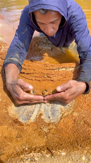 Gold prospecting : asmr golden sand