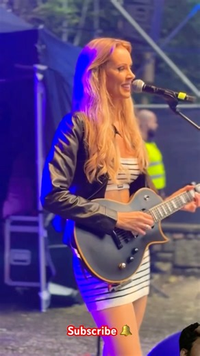 美しい少女のギター＆歌声ステージ #ギター女子 #美しい歌声 #ステージの輝き #音楽と情熱 #心に響くメロディ #才能あふれる少女 #音楽の力 #music #guitar #ギター女子 #魅力的