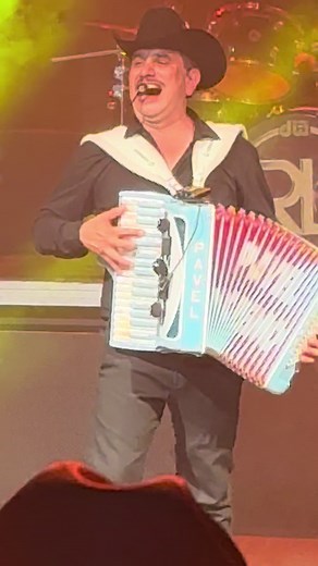 Pavel tocando Corridos en Acordeón en Vivo