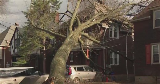 Strong winds knock out power for more than 200,000 in Pittsburgh area