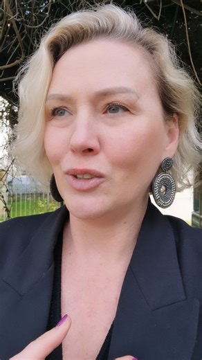 Les petites attentions, les langages de l'amour et la manière de considérer l'autre peut évoluer au fil du temps, et c'est normal et sain. Avant je me concentrais sur ce que je n'avais plus en me disant "il ne fait plus ça". Mais il fait autre chose, et ça n'est pas moins bien, c'est différent et tout aussi important. Bien sur il y a des phases où nous sommes moins attentifs à l'autre, et ça aussi c'est normal, tant que ça ne dure pas. Je sais que beaucoup de personnes en couple ici souffrent du