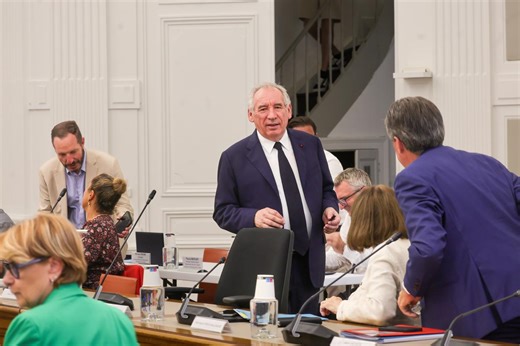 Pour son conseil municipal de « retour » à Pau, François Bayrou encore rattrapé par l’affaire Bétharram