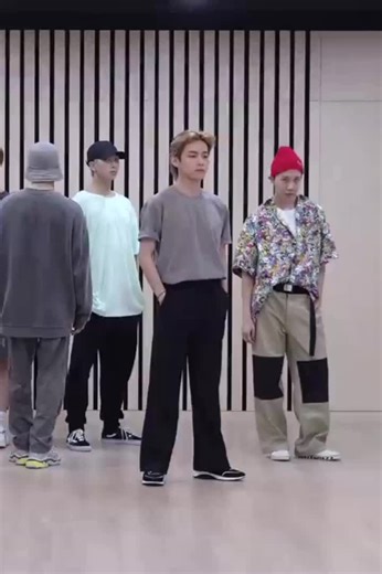 BTS Dynamite Dance Practice: Taehyung Focus