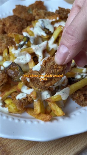 Pickle loaded fries 🥒 !! This is the final video for my copycat kfc pickle menu - I have done a full, detailed breakdown including the recipes for absolutely everything, tips & tricks and even my secret spice blends… you can find this over on my Substack :) If you’re still not convinced by the pickle menu, you can still make this, just skip pickles! 😔💔🥒 #vegan #kfc #pickles #vfc #plantbased