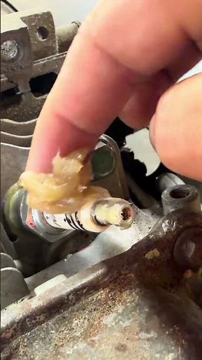 Spark plug trick apply grease for no ground 😉🤫🇺🇸👨🏼‍🔧 #bossawin #automobile #automotivetools