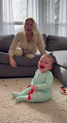 Baby Pops Balloon & Mom’s Reaction is Priceless! 🎈 Shocking and Funny Baby Laugh! 😂