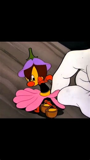 Vintage Cartoon Hub on Instagram: "Honey Harvester (1949) — Donald Duck | Walt Disney Classic Step into this golden-age Disney gem where Donald Duck takes on the wild world of bees in Honey Harvester (1949) What starts as a simple honey hunt quickly turns into pure chaos as Donald’s short temper clashes with nature’s tiniest defenders. With bright animation, slapstick comedy, and classic Disney timing, this short is a must-watch for vintage cartoon lovers. A perfect blend of humor, music, and ex