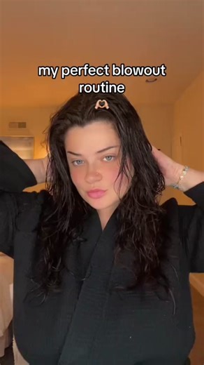 Styling with our Daily Smoothing Serum ✨ @Allyson Healy #brazilianblowout #brazilianblowouttreatment #brazilianblowoutcertified #smoothingtreatment #hairtreatment #hairtreatments #hairtok #hairstylist #hairsalon #frizzyhair #damagedhair #healthyhair #repairdamagedhair #hairstyle #hairtutorial