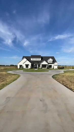 Modern Farmhouse for sale in TEXAS 🔥 #texasluxuryandland#texasrealestate#movetotexas#realtor#buy#sell#realestate#modernfarmhouse