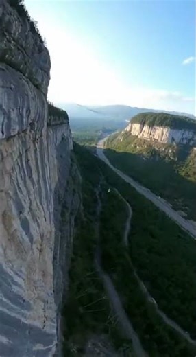 BASE Jumping into a Net: Thrill of a Lifetime! 🤯 #BASEjumping #ExtremeSports #Adventure