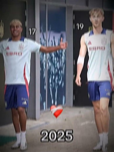 HUIJSEN X LAMINE YAMAL SKILLS 😁 ☠️ 🔥#football #shorts #trending #skills #viral #edit #messi #ronaldo