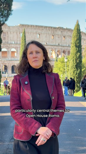 Gaia Maria Lombardo, responsabile del programma di Open House Roma, ci introduce ai temi e alle novità della XIV edizione! ✨ Anche quest'anno OHR torna ad aprire le porte della Capitale, con circa 220 luoghi normalmente inaccessibili, per andare a svelare le storie che la nostra città custodisce. Tra le anticipazioni del 2026: 🌿 City in flux: una sezione per raccontare il rapporto tra Roma e la natura, da sempre parte integrante del tessuto cittadino; 📐 Progettare Roma al femminile: un focus s