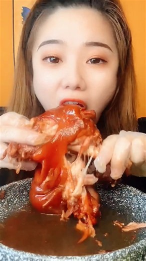 Steamed pork thigh with a special flavor spicy delicious