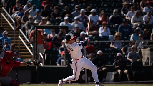 Luke Keaschall trae 2 con doble