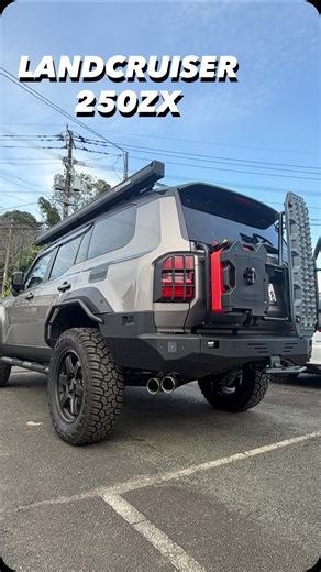 ネオスチール | 🚙 オーバーランド × 働く車 ＝ 製作・実現・販売 on Instagram: ". 【パーツ製作】 LANDCRUISER 250ZX ・ラダー ・ROTOPAXベース ・リカバリーフレーム ⁡ オーナーより 『ランクル250の カスタムパーツは沢山あるけど… Rr周りの迫力あるパーツが無い💦 自分だけのオリジナルパーツを 製作できないか？』と、 ⁡ ROTOPAXや リカバリーボードなど オーナーからの持ち込み ⁡ 今回も前回同様エルフの様に 初めてカスタムさせて頂く ランクル250 ⁡ デザインは頭の中をグルグル🌀 ⁡ リアゲートを開ける際は リカバリーフレームを開閉する事🤗 間違って、リアゲートを開閉出来ないように ガードも設置✨ ⁡ ラダーは 『折りたたみ式アオリステップ』を使用 スッキリとした仕上がりです✨ ⁡ 全パーツはアルミ製にて製作 軽量で錆びないパーツ創りを意識しました ⁡ オーナーの想い 『唯一無二のランクル250』が完成しました✨⁡ ⁡ 今回のパーツ製作に挑戦出来たこと オーナーに感謝いたします ⁡ ありがとうございます #ランクル2