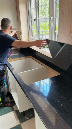 No More Sawdust! Magnetic Dust Collector for Cleaner Worktop Cuts 🧲